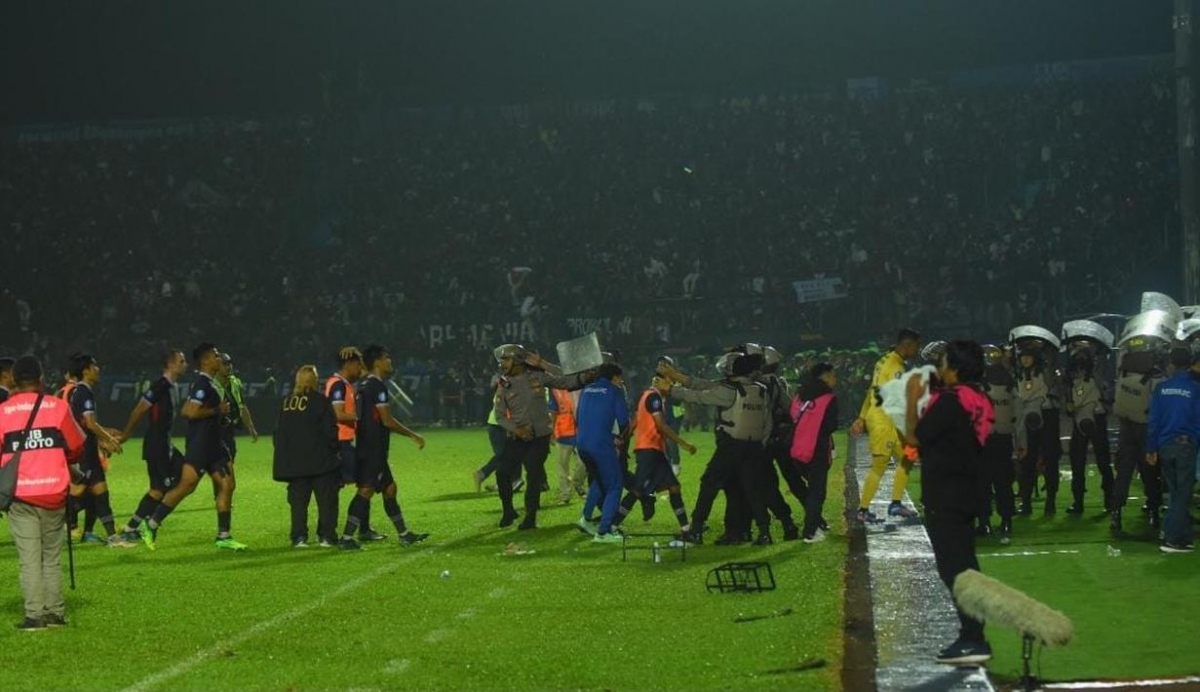 Indonesia tiết lộ lý do xảy ra bạo loạn sân cỏ khiến 127 người thiệt mạng